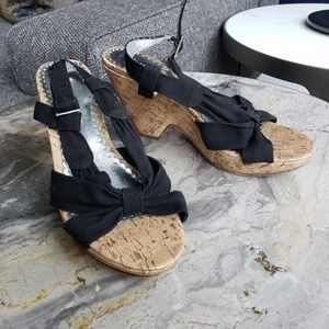 BLACK WEDGES